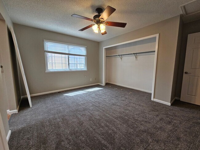 Building Photo - Aurora Highlands 3 Bed 2 1/2 Bath House w/...