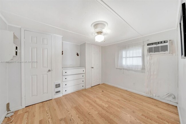 Building Photo - 346 Maple St