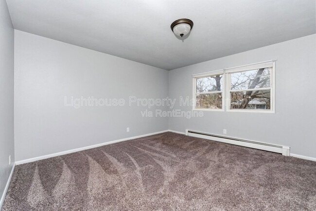 Building Photo - 1926 Sunnyside Dr