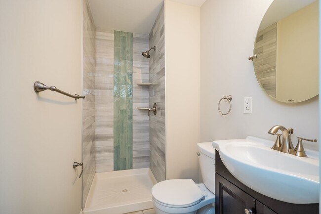 Building Photo - 764-766 Kelton Ave