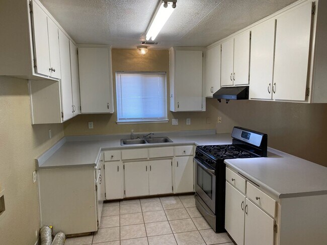 Building Photo - 30791 Robinson Rd