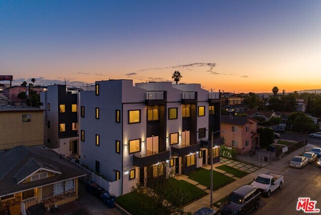 Building Photo - 4830 1/2 Pickford St