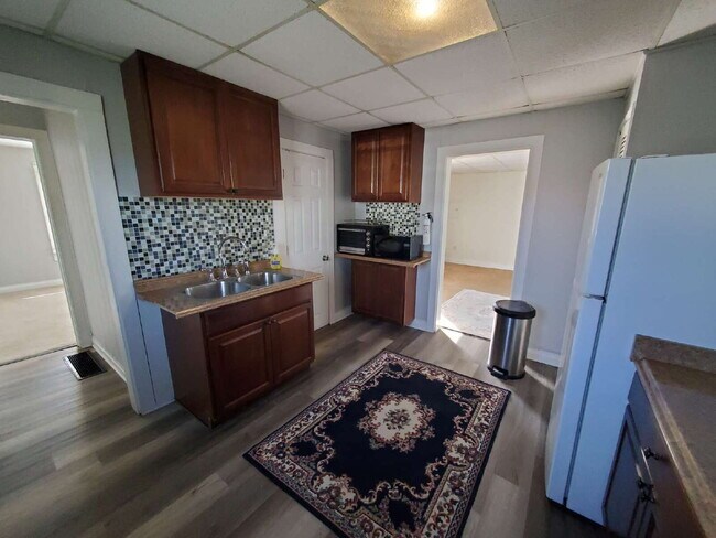 Building Photo - Charming 1 Bedroom Bungalow – A Special Place to Call Home!