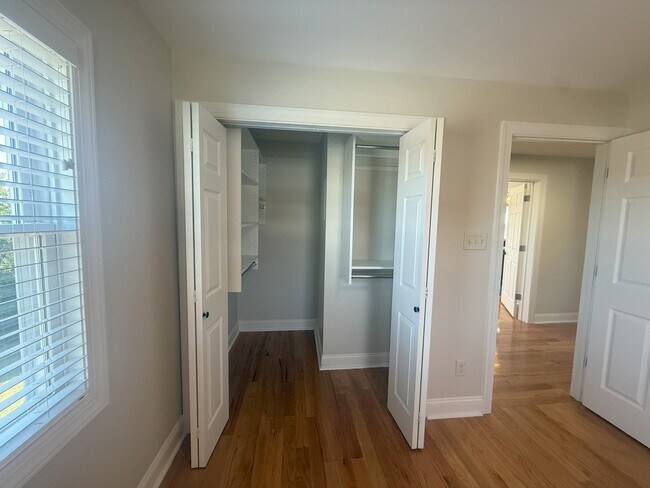 Building Photo - 1430 Simona Dr