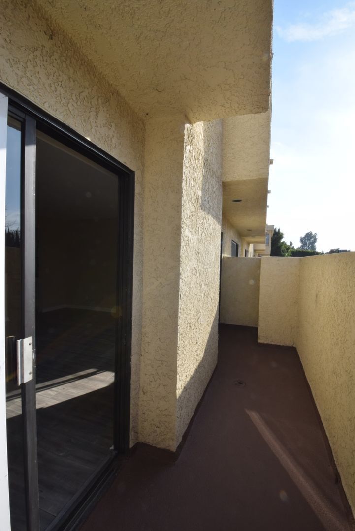 Building Photo - 12352 Burbank Blvd