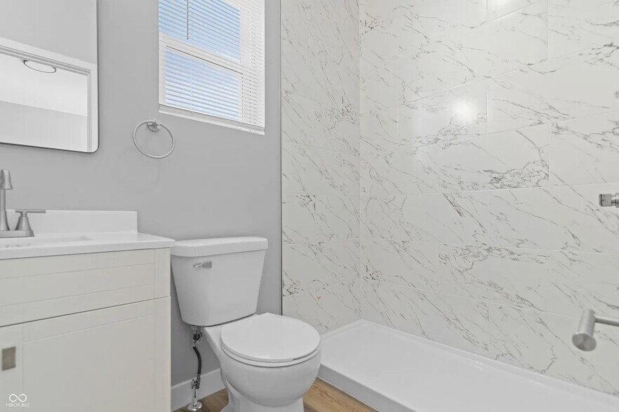 Building Photo - 3365 Broadway St