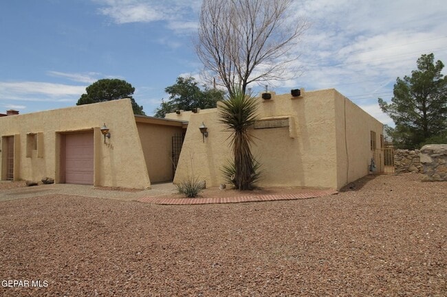 Building Photo - 10711 Ivanhoe Dr