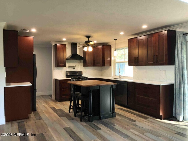 Building Photo - 2 Fairway Rd