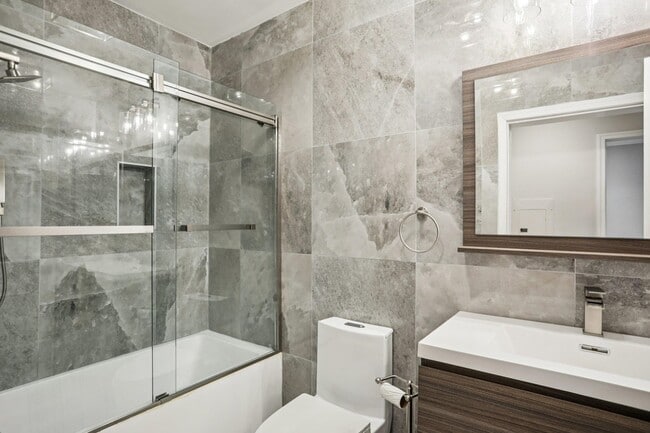 Building Photo - 343 The Promenade