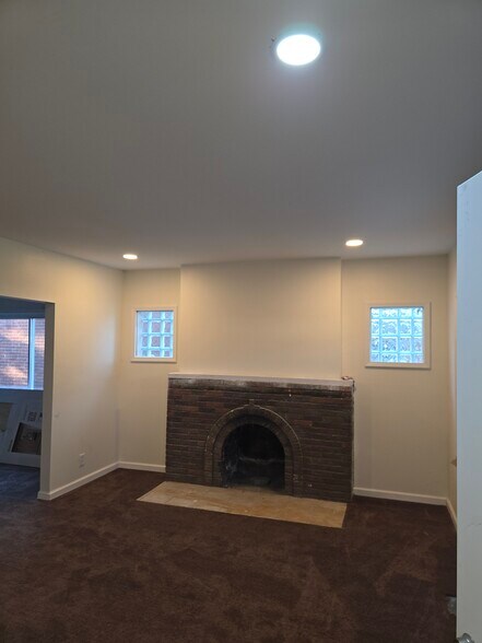 Living room - 15503 Ward St