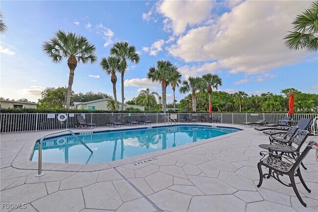 Building Photo - 1747 Beverly Dr