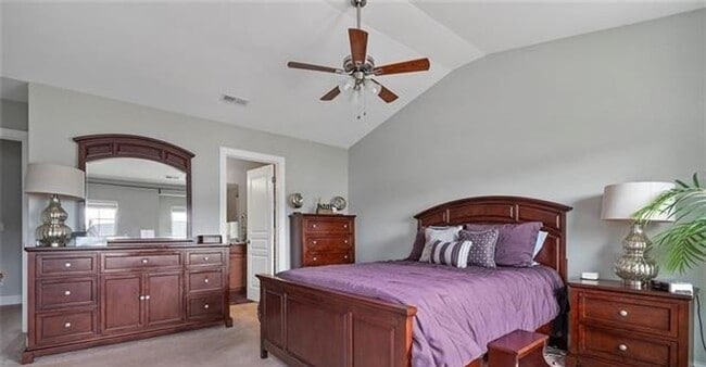 Building Photo - Spacious 3BR/2 BA Townhome Located in Caba...