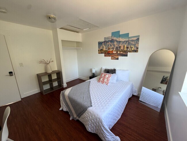 Building Photo - 68 E 200 S