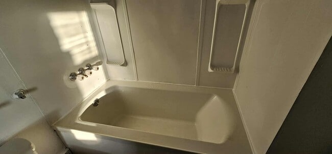 Building Photo - 2011 Monroe St