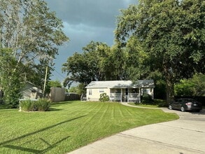 Building Photo - Discover this adorable 3-bedroom, 2-bathroom home nestled in a country setting