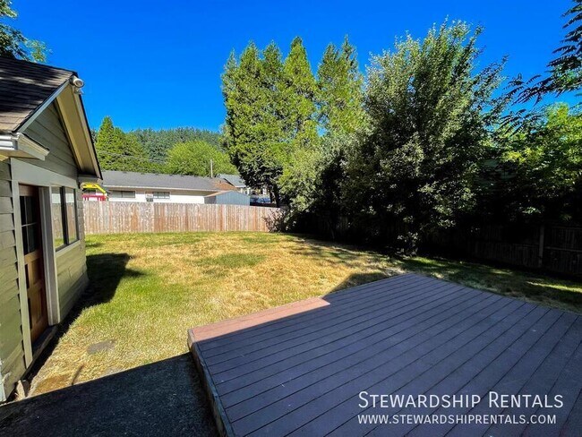 Building Photo - 2334 Augusta St