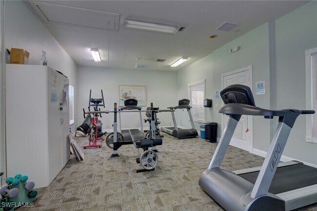 Building Photo - 280 Robin Hood Cir