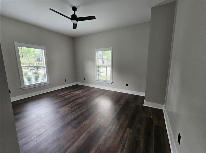 Building Photo - 198 Wellington St SW