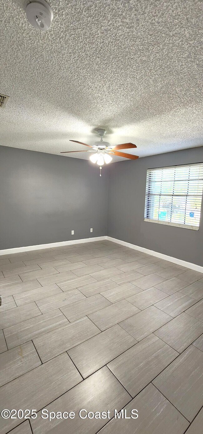 Building Photo - 5901 Aires Ave