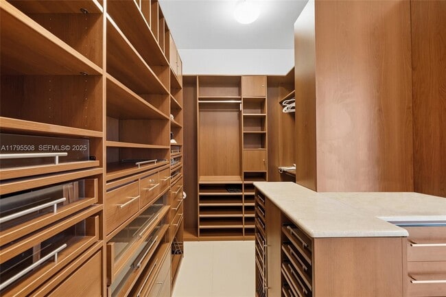 Building Photo - 7141 Fisher Island Dr