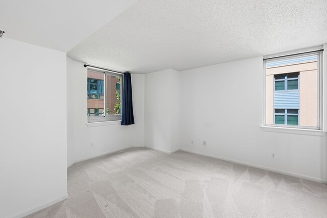 Building Photo - 1024 N Utah St