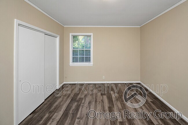 Building Photo - 3215 Walton Dr