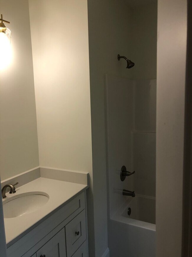 Building Photo - r38