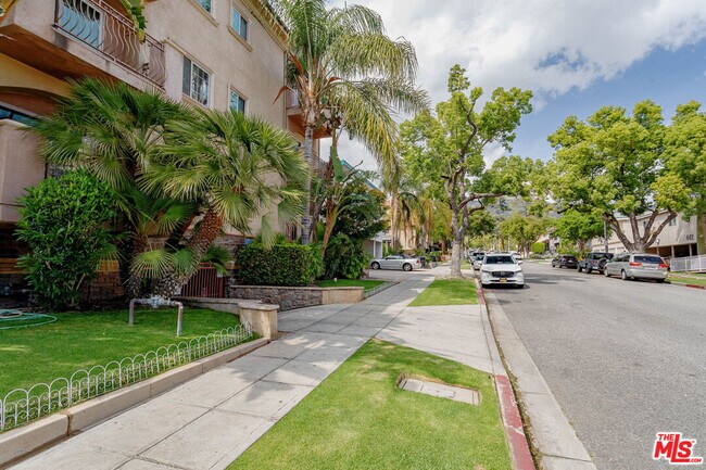 Building Photo - 421 E Santa Anita Ave