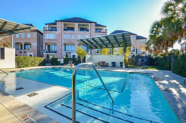 Building Photo - 6125 Cottage Grove Lake Dr