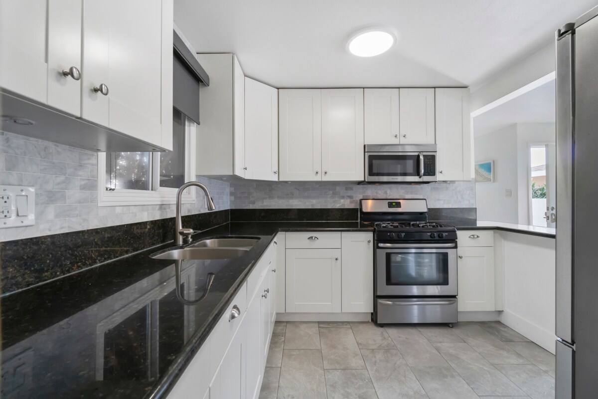 Building Photo - 3539 Caspian Ave