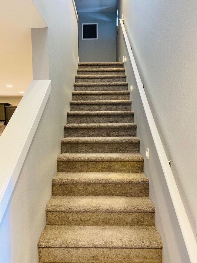 Building Photo - Gorgeous Newer Home!