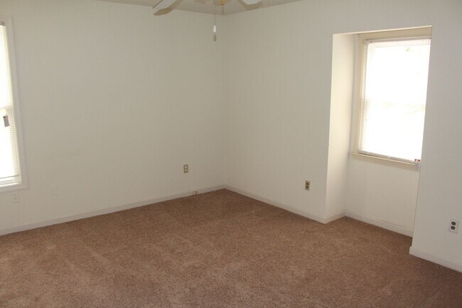 Building Photo - Bright Duplex Minutes Away from Clemson's Campus!