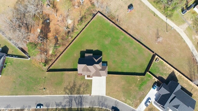 Building Photo - 206 Leland Ln