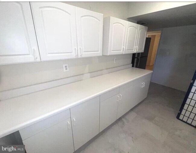 Building Photo - 9241 Greenshire Dr