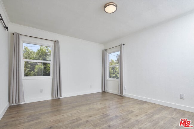 Building Photo - 2904 W 81st St