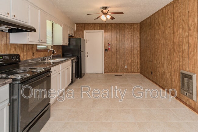 Building Photo - 213 Ashley Dr