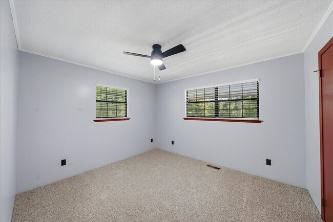 Building Photo - 250 Goodfield Creek Rd