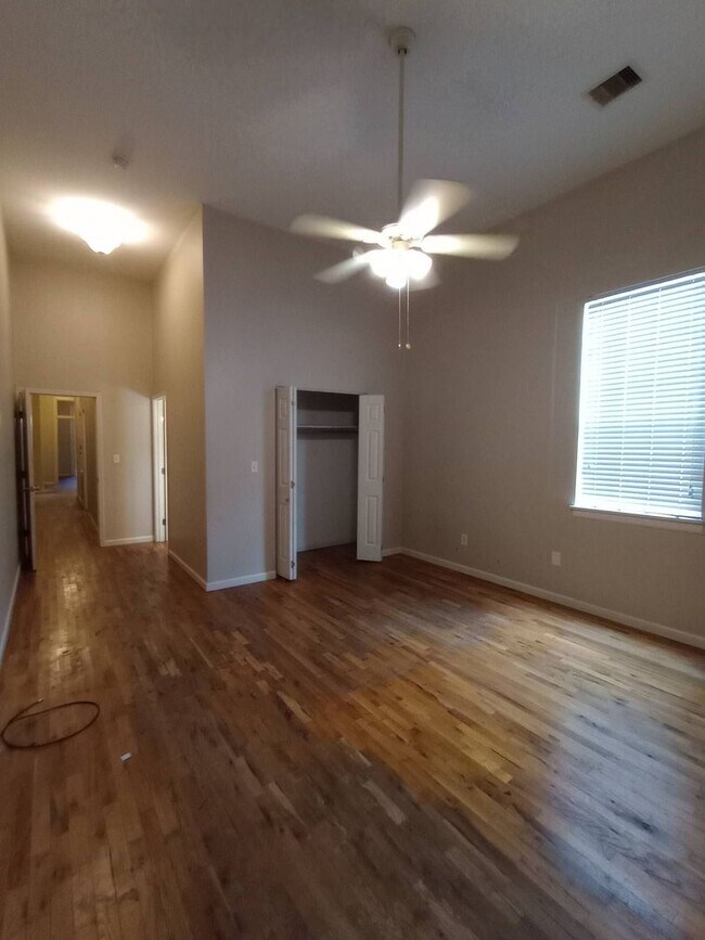 Building Photo - 2304 Gravier St