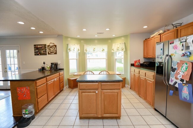 Building Photo - Modern Comfort in a Peaceful Setting – 4BR...