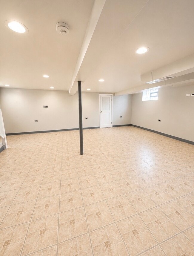 Building Photo - 3725 W 80th St