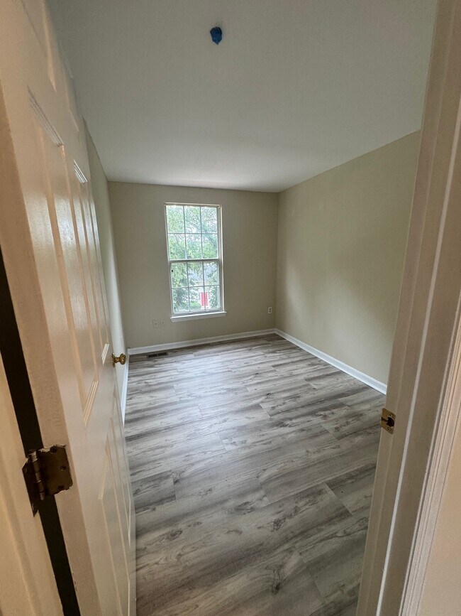 Building Photo - 8918 Pembrook Woods