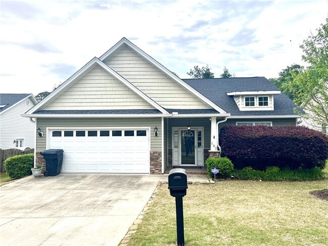 Building Photo - 102 Mcleod Dr