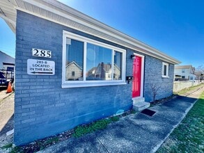 Building Photo - Welcoming Two Bedroom Apartment on Whitaker