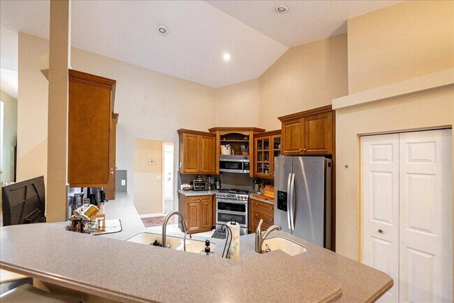 Building Photo - 109 39th Dr