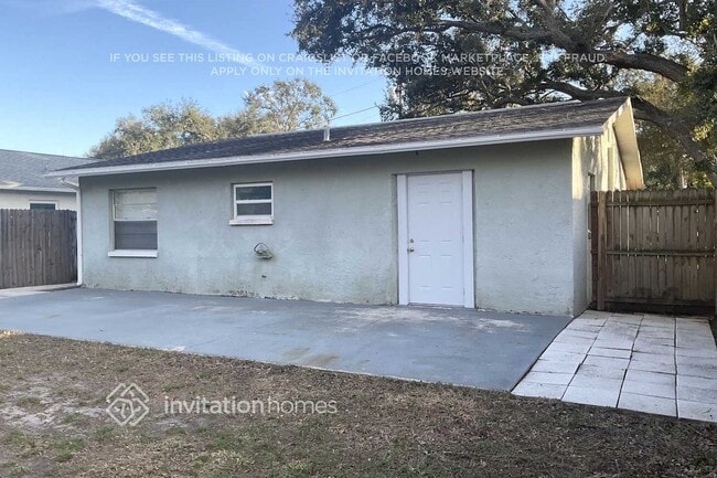 Building Photo - 5857 79th Ave