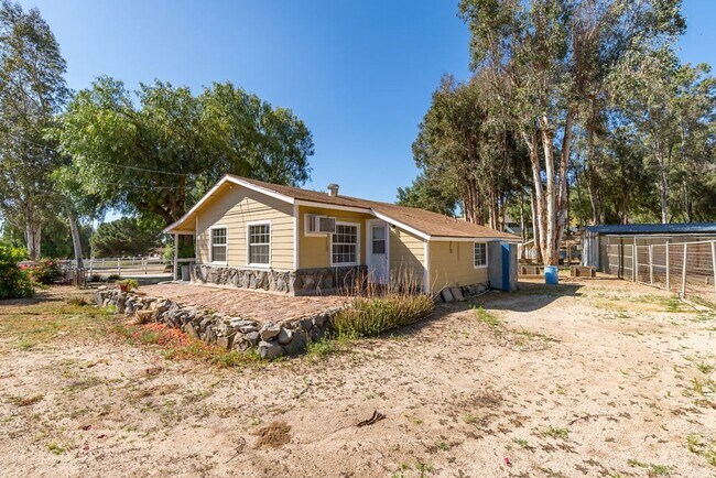Building Photo - ***Open Showing Sunday 4/5/2026 2pm-4pm***One bedroom Guest House on Horse Property
