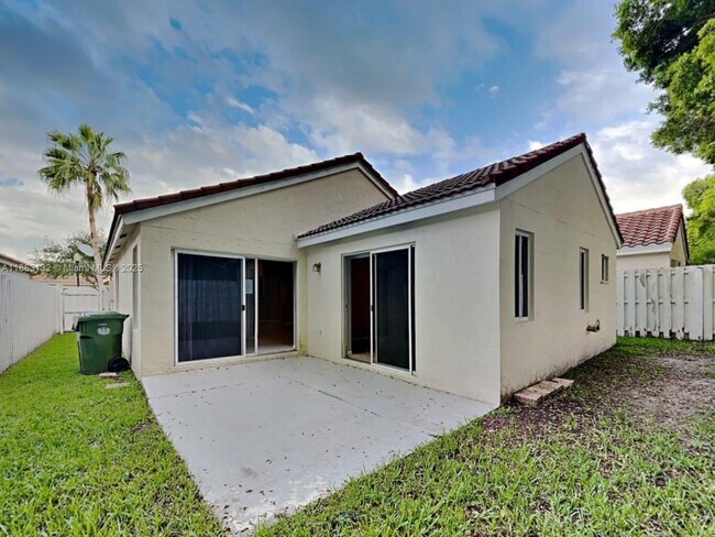 Building Photo - 567 Talavera Rd