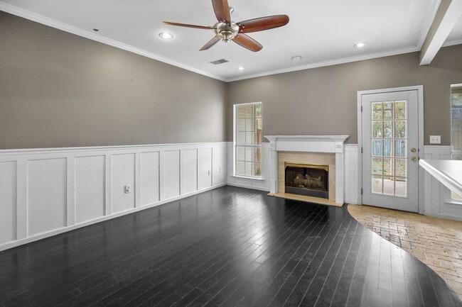 Building Photo - 4 Bedroom 2 Bath Townhouse in Pelham