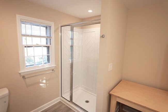 Building Photo - Renovated 2 Bedroom, 2 Bathroom Home in Hi...
