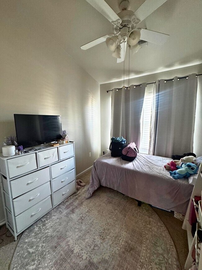 Building Photo - Well-Located 3BR, 2-Full, and 2-Half Bath Townhouse w/ One-Car Garage in Sterling, VA